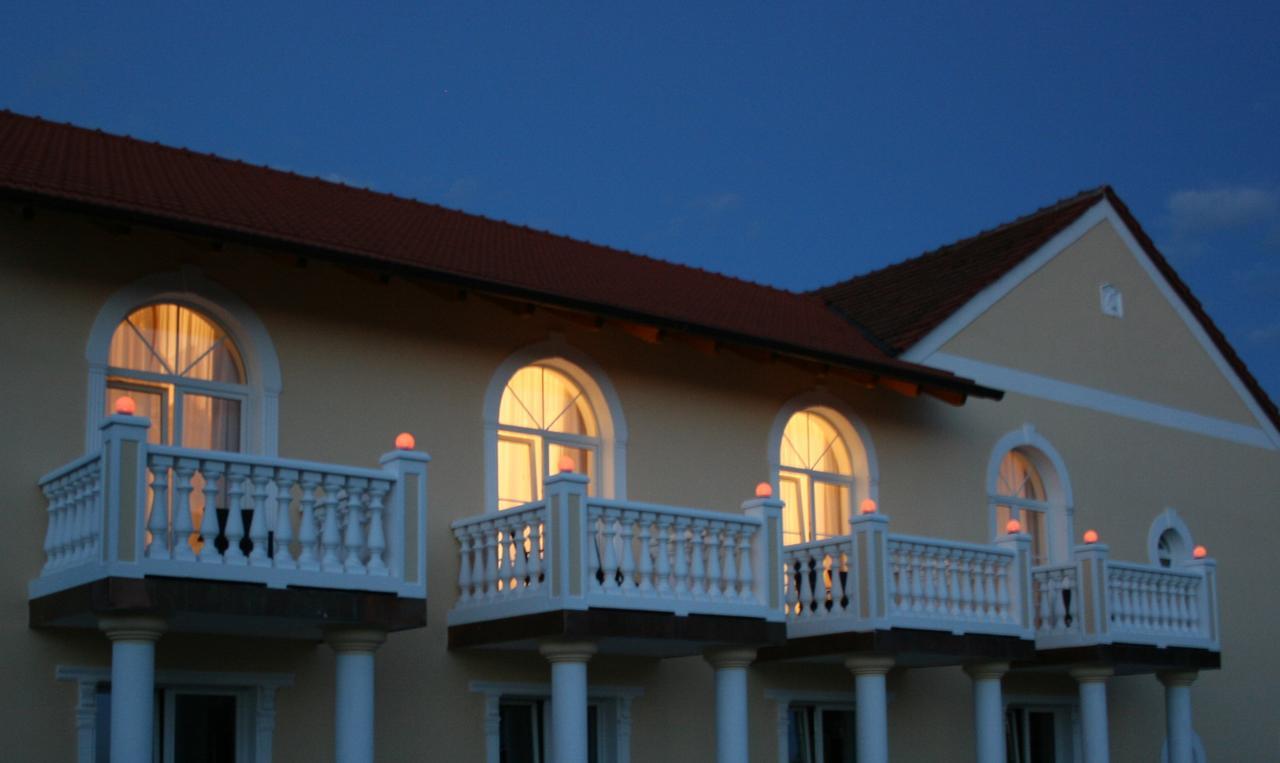Hotel Am Donaubogen Sarching Экстерьер фото